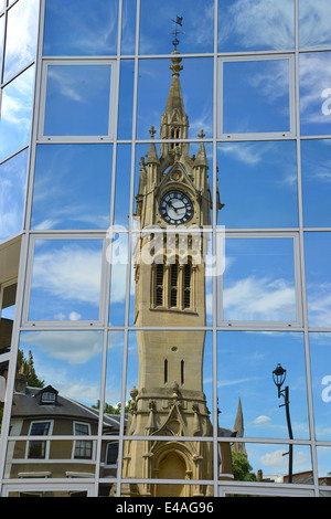 Tour de l'horloge de couronnement, Claremont Road, Surbiton, quartier royal de Kingston upon Thames, Greater London, Angleterre, Royaume-Uni Banque D'Images