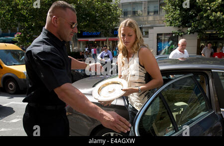 Le double vainqueur de Wimbledon Petra Kvitova la République tchèque arrive à une conférence de presse à Prague, en République tchèque, le 7 juillet 2014. (Photo/CTK Michal Kamaryt) Banque D'Images