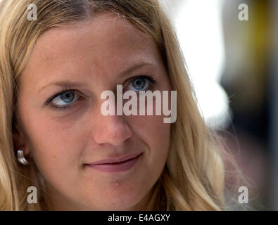 Le double vainqueur de Wimbledon Petra Kvitova la République tchèque est vu lors d'une conférence de presse à Prague, en République tchèque, le 7 juillet 2014. (Photo/CTK Michal Kamaryt) Banque D'Images