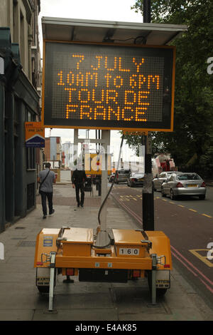 Londres, Royaume-Uni. 07Th Juillet, 2014. Un panneau routier menant à Stratford High Street. Credit : Crédit : david mbiyu/Alamy Live News Banque D'Images
