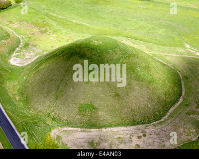 Tour de craie préhistorique de Silbury Hill près d'Avebury Wiltshire Banque D'Images