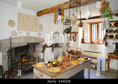 Cuisine de style Tudor, Totnes Elizabethan House Museum, Fore Street, TOTNES, Devon, District South Ham, Angleterre, Royaume-Uni Banque D'Images