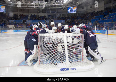 USA-l'équipe féminine de hockey sur glace-USA-FIN aux Jeux Olympiques d'hiver de Sotchi en 2014, Banque D'Images
