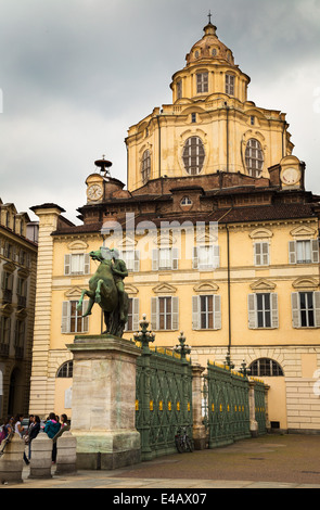 Église royale de San Lorenzo, sur la Piazza Castello, Turin, Piémont, Italie. Banque D'Images