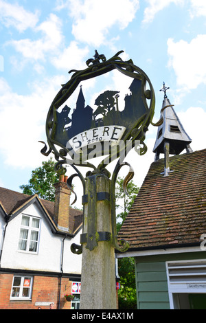 Panneau du Village, Street, Shere, Surrey, Angleterre, Royaume-Uni Banque D'Images