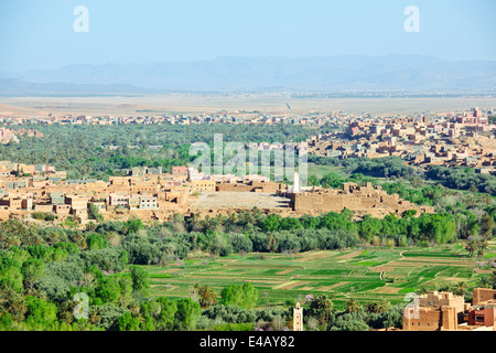 Aci quaritane,tinerhir sur l'oued todra rivière,,route 703 près de Gorges de Todra,Sud Maroc Banque D'Images