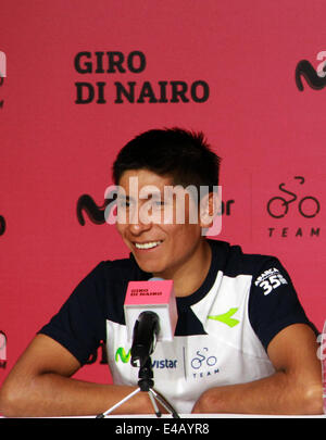 Bogota, DC. 7 juillet, 2014. Giro d'Italia vainqueur Nairo Quintana parle de sa carrière dans une conférence de presse au bâtiment, dans le nord de Bogotá Movistar . Les 24 ans, avec l'alpiniste de l'équipe Movistar colombien est le premier à gagner cette course à vélo. © César Mariño/Pacific Press/Alamy Live News Banque D'Images