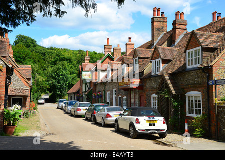 Flint cottages et Stag & pub, Huntsman Hambleden, Buckinghamshire, Angleterre, Royaume-Uni Banque D'Images