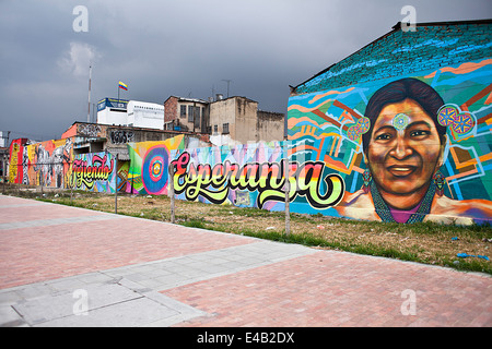 De nombreuses villes à travers le monde sont représentés dans la culture urbaine, Bogota, est une ville dense et diversifié, où les murs commencent à être Banque D'Images