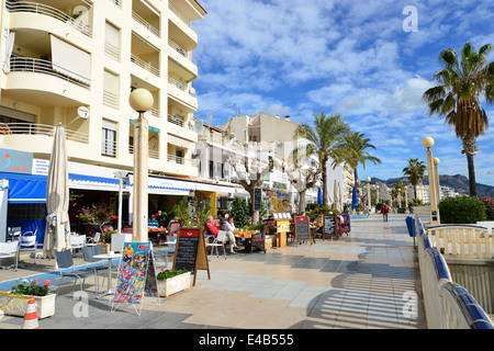Promenade du front de mer, Altea, Costa Blanca, Alicante Province, Royaume d'Espagne Banque D'Images