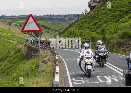 Le peloton du cote de Blubberhouses pendant le Tour de France Grand Départ à Kex Gill Col Banque D'Images