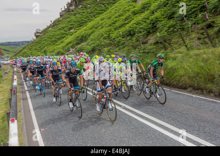 Le peloton du cote de Blubberhouses pendant le Tour de France Grand Départ à Kex Gill Col Banque D'Images