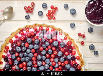 Les baies fraîches sur la tarte de gâteau au-dessus.focus sélectif sur la tarte Banque D'Images