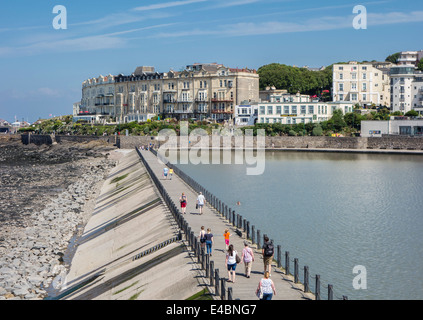 Le Lac Marin Causeway, Weston-super-Mare, Somerset, England, UK Banque D'Images