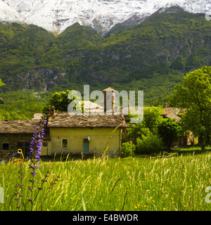 Novalesa dans la vallée de Suse, en Italie. Banque D'Images