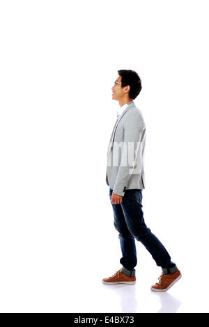 Corps plein vue latérale d'une mode homme marcher de l'avant Banque D'Images