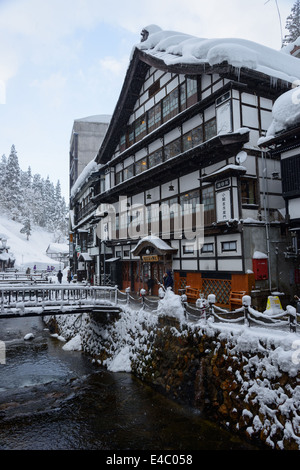 Quartier historique de Ginzan-onsen en hiver Banque D'Images