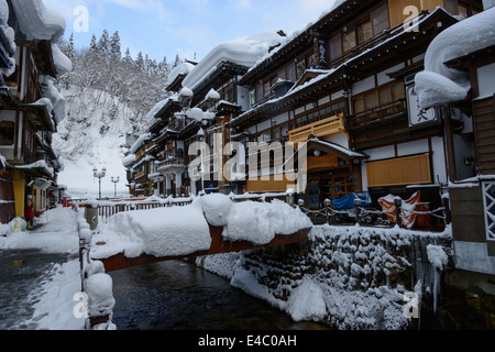 Quartier historique de Ginzan-onsen en hiver Banque D'Images