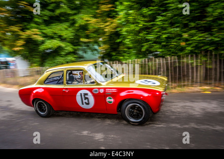 1968 Ford Escort Twin-Cam avec chauffeur Henry Mann quitte le paddock au Goodwood Festival of Speed 2014, Sussex, UK. Banque D'Images