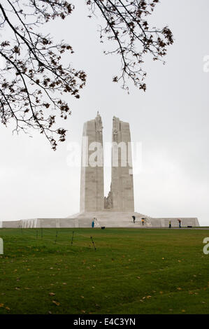 Les deux pylônes blanc du monument commémoratif du Canada à Vimy dédié à la mémoire des soldats de la Force expéditionnaire du Canada Banque D'Images