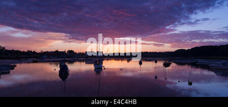 Lever du soleil sur la rivière Deben à Woodbridge Suffolk Banque D'Images