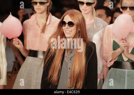 Berlin, Allemagne. 8 juillet, 2014. Designer Rebekka Ruetz pendant "RUETZ BEKKA Show' à la Fashion Week Berlin le 08 juillet 2014 à Berlin, Allemagne Crédit : Christian Marquardt/NurPhoto/ZUMA/Alamy Fil Live News Banque D'Images