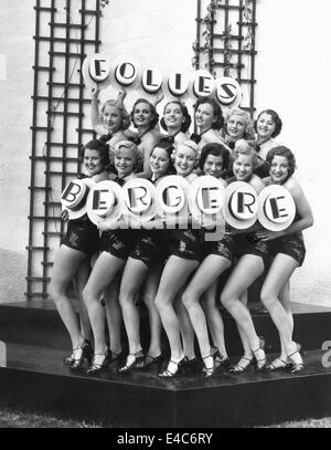 Chorus Girls, Portrait publicitaire sur-ensemble du film, 'Folies Bergère de Paris', 1935 Banque D'Images