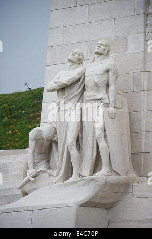 La rupture de la pacifiste Swords Statue du Mémorial National du Canada à Vimy dans le Nord-Pas-de-Calais, France Banque D'Images