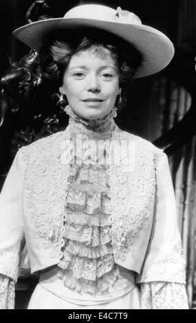 Angharad Rees, sur-ensemble de la série de télévision britannique, "La Duchesse de Duke Street", Saison 1, épisode 6, "pour l'amour ou l'argent", 1976 Banque D'Images