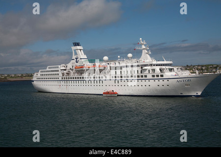 Mme Astor est un navire de croisière appartenant à la société allemande Premicon amarré dans le port de Stornoway, Isle Of Lewis Banque D'Images