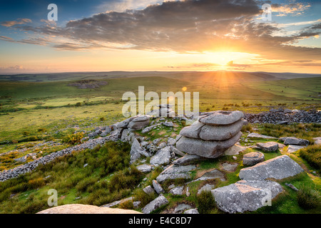 La vue depuis la colline à tor Cheesewring Stowes sur Bodmin Moor en Cornouailles Banque D'Images