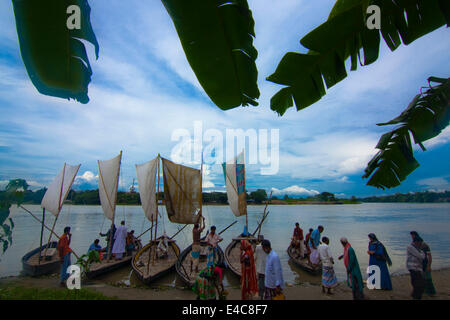 La voile au Bangladesh,Asia,Bambou,Grove,Arbre,Banane,Bangladesh,voile,couleur,Nuage,Image,Communauté,jour,Pays Banque D'Images