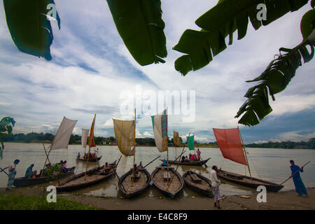 La voile au Bangladesh,Asia,Bambou,Grove,Arbre,Banane,Bangladesh,voile,couleur,Nuage,Image,Communauté,jour,pays,Farid Banque D'Images