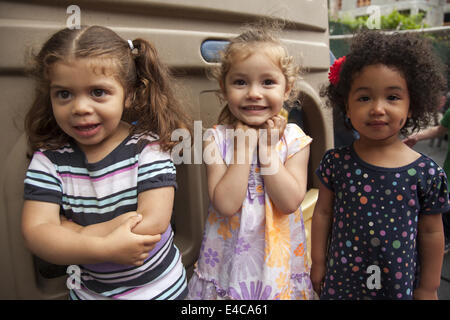 Les enfants sont "nous" l'école maternelle et early learning centre à Kensington, un quartier multiculturel dans Brooklyn, New York. Banque D'Images