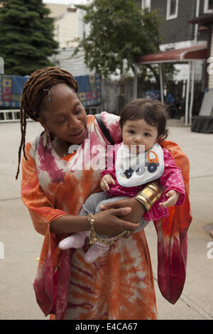 Les enfants sont "nous" l'école maternelle et early learning centre à Kensington, un quartier multiculturel dans Brooklyn, New York. Banque D'Images