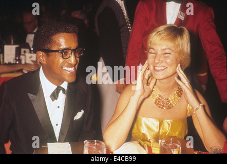 SAMMY DAVIS JR avec Britt épouse peut environ 1960 Banque D'Images