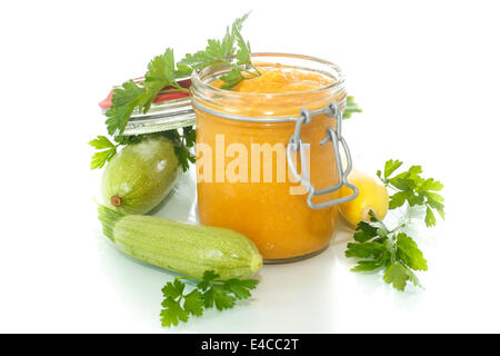 Purée de courge dans un bocal en verre sur la table Banque D'Images
