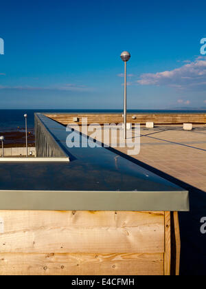 Station balnéaire moderne architecture à Eirias Porth un centre de sports nautiques à Colwyn Bay Conwy dans le Nord du Pays de Galles UK qui a ouvert ses portes en 2013 Banque D'Images