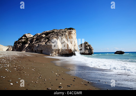 Rocher d'Aphrodite (Petra tou Romiou) le lieu de naissance d'Aphrodite la déesse grecque de l'amour, sur une plage du littoral de l'ouest de Cy Banque D'Images