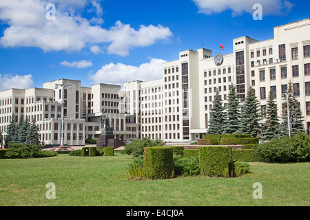 Bâtiment du Parlement européen sur la place de l'indépendance à Minsk. Bélarus Banque D'Images