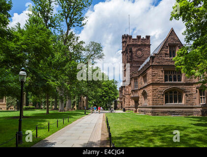 Vert canon à l'Université de Princeton avec Pyne est à droite, Princeton, New Jersey, USA Banque D'Images