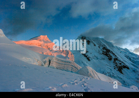 Lever du soleil sur le nevado Quitaraju Banque D'Images