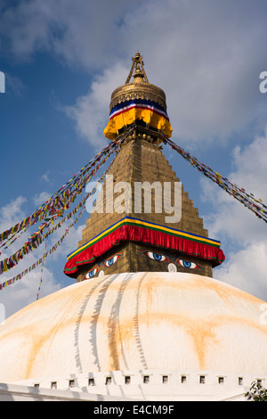 Le Népal, Katmandou, stupa Boudhanath, Dome et voir tous les yeux de Bouddha Banque D'Images