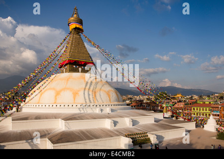 Le Népal, Katmandou, Boudhanath, Boudha, le bouddhisme tibétain est plus grand stupa Banque D'Images