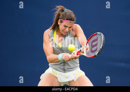 2014- International AEGON Ajla Tomljanovic de Croatie en action jouer en revers à deux mains Banque D'Images