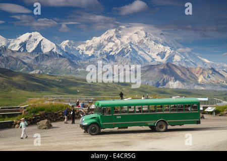 Mt McKinley, également connu sous le nom de Denali, de l'Eielson Visitor Center, le parc national Denali, en Alaska. Banque D'Images