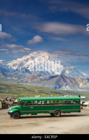 Mt McKinley, également connu sous le nom de Denali, de l'Eielson Visitor Center, le parc national Denali, en Alaska. Banque D'Images