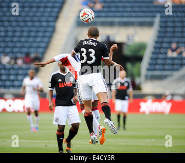 Chester, Pennsylvanie, USA. 8 juillet, 2014. L'Union de Philadelphie, FABIO ALVES, (33) en action contre la Nouvelle Angleterre Révolution durant le trimestre dernier US Open Cup match qui s'est tenue au PPL Park de Chester Pa Credit : Ricky Fitchett/ZUMA/Alamy Fil Live News Banque D'Images