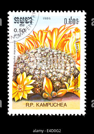 Timbre-poste du Kampuchea (Cambodge) représentant une couronne en fleurs de cactus (Rebutia marsoneri) Banque D'Images