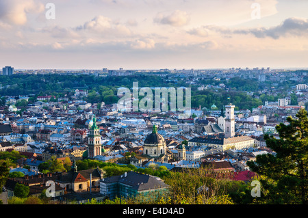 Vieille ville de Lviv soir voir Banque D'Images